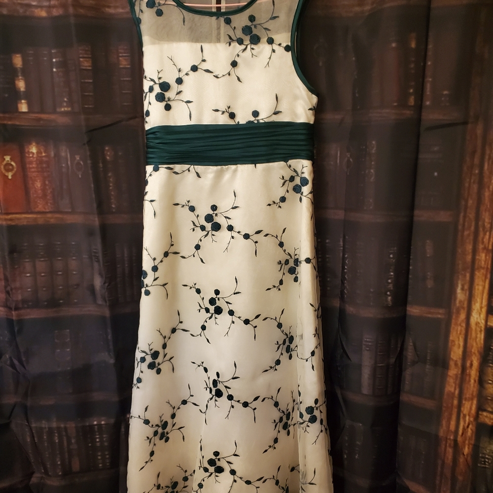 Green and white dress size 10